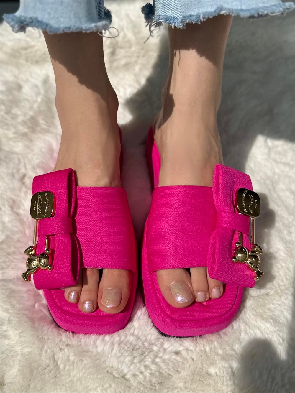 Aksesuar Detaylı Teddy Terlik