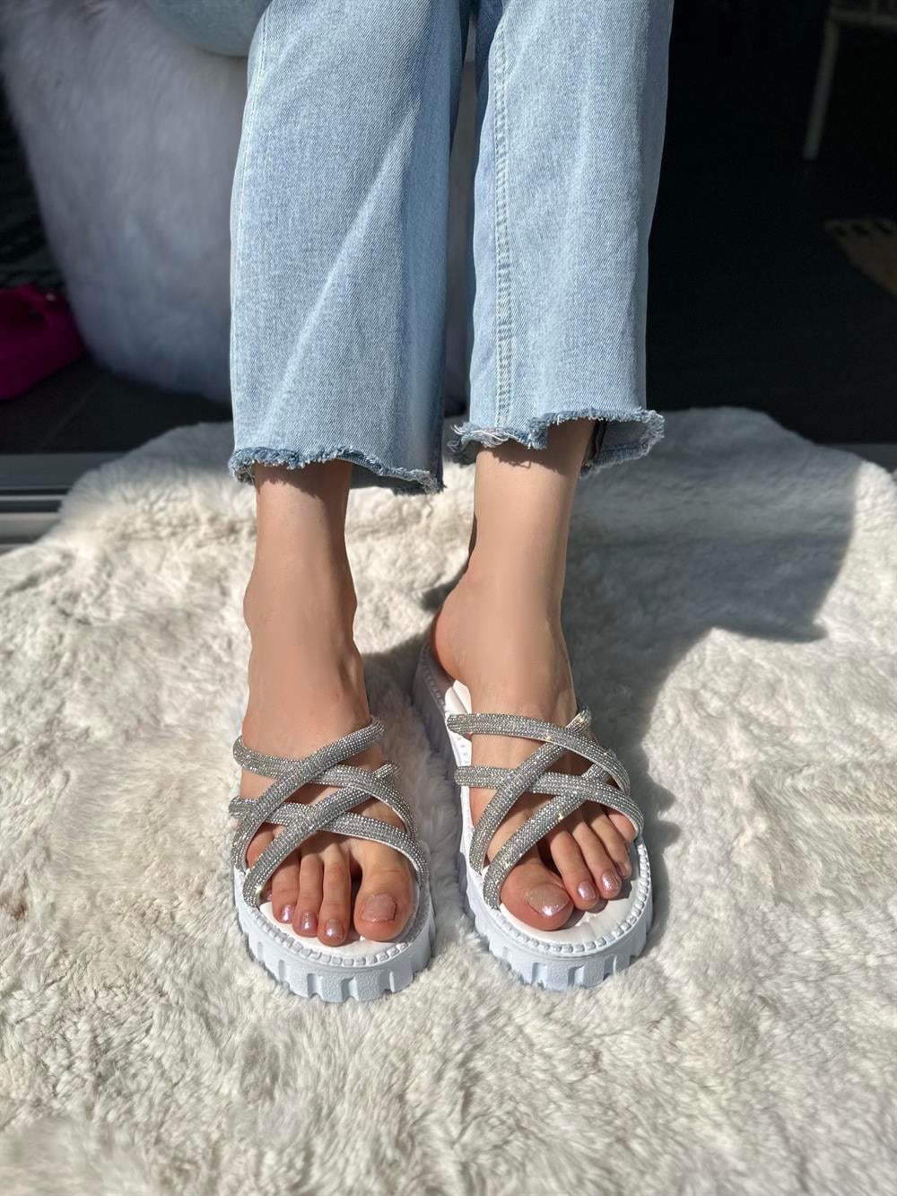 Diamond Taş Aksesuarlı Terlik