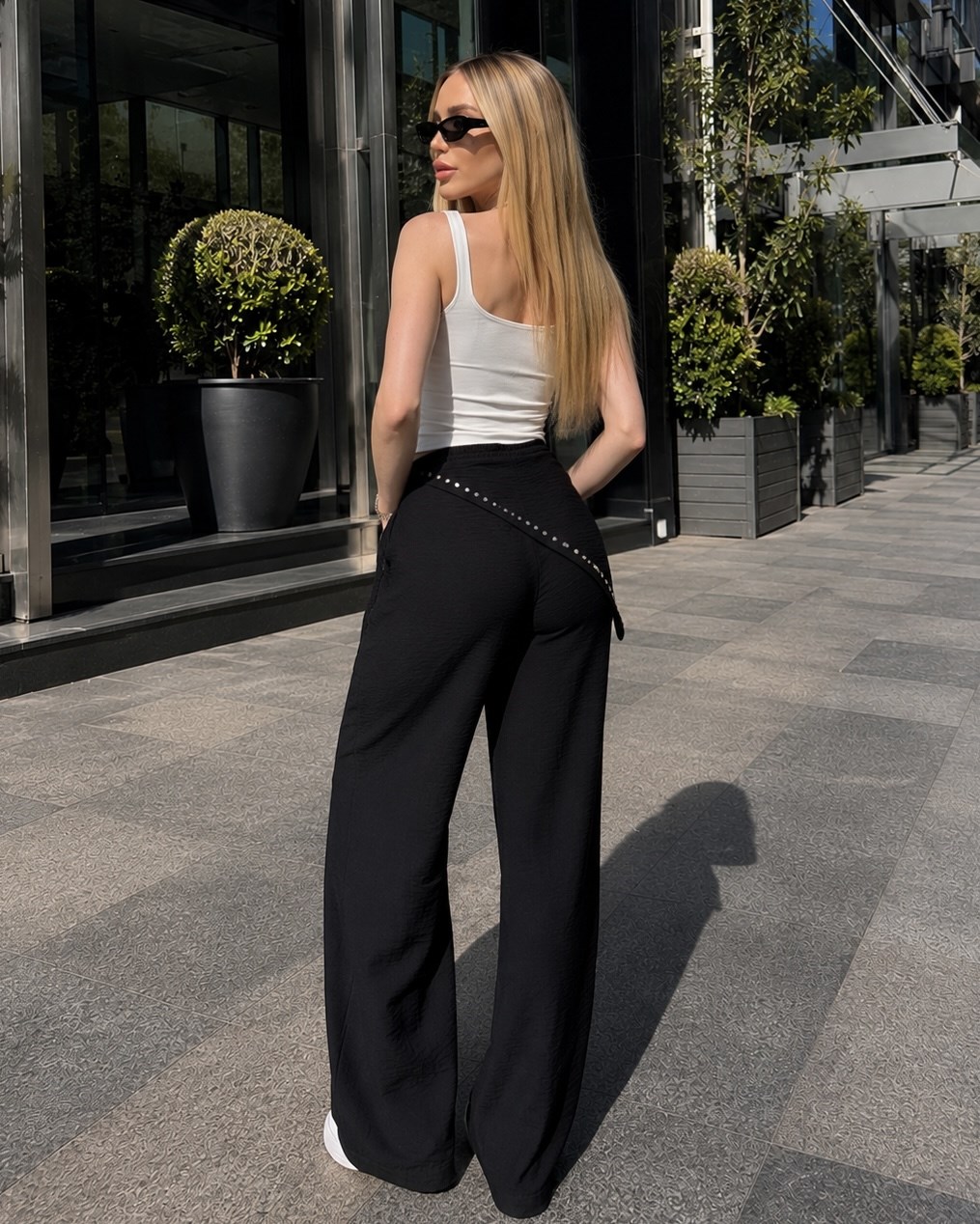 Luna Asimetrik Taş Detaylı Yanları Cepli Wide Leg Pantolon