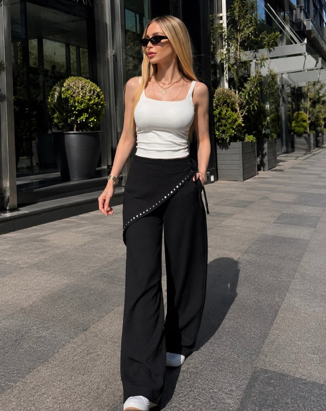 Luna Asimetrik Taş Detaylı Yanları Cepli Wide Leg Pantolon