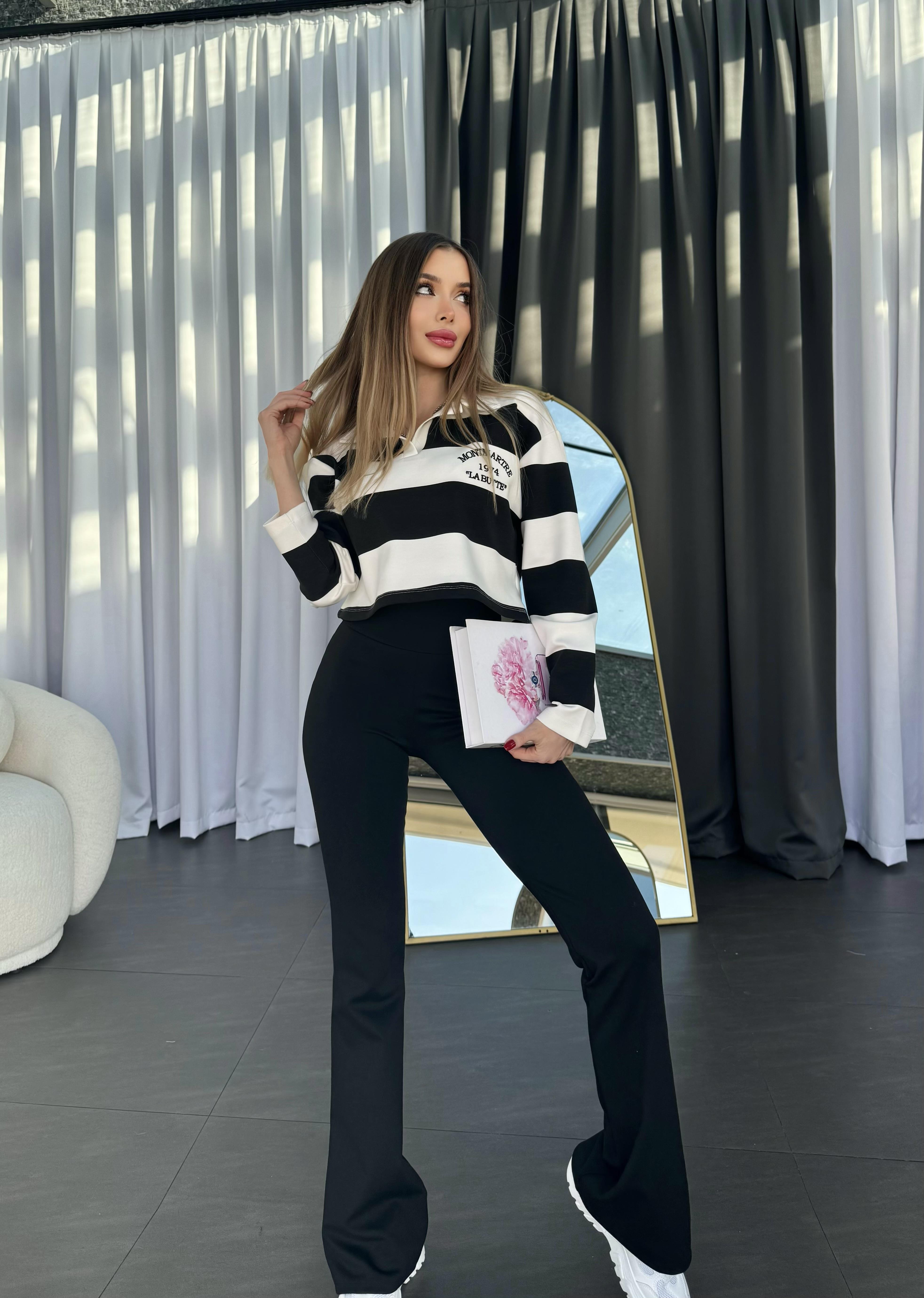 Polo Yaka İşlemeli Çizgili Yarım Sweatshirt
