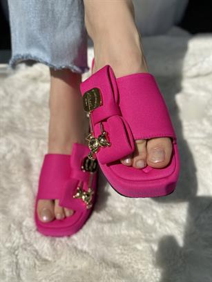 Aksesuar Detaylı Teddy Terlik