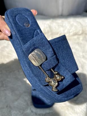 Aksesuar Detaylı Teddy Terlik