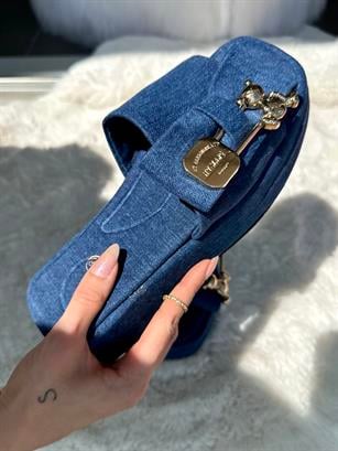 Aksesuar Detaylı Teddy Terlik