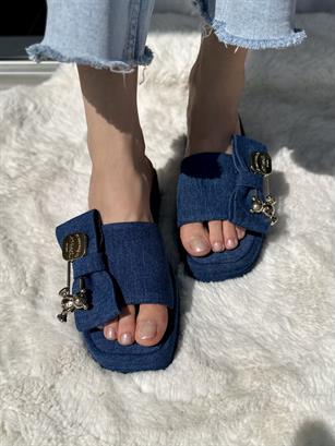 Aksesuar Detaylı Teddy Terlik