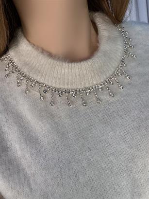 Kırçıllı Dokuda Aksesuar Detaylı Bluz