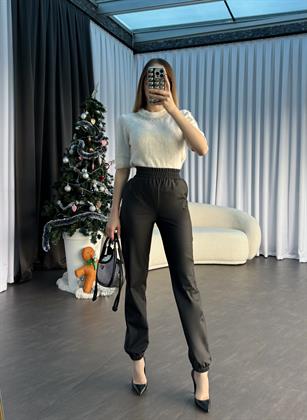 Kırçıllı Dokuda Aksesuar Detaylı Bluz