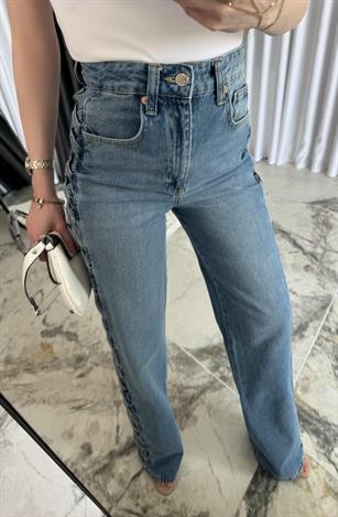 Yüksek Bel Yanları Çapraz Şerit Detaylı Charm Jean