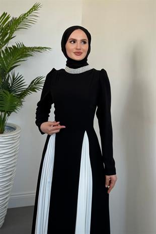 Alora Boynu Taşlı Pliseli Abiye Siyah