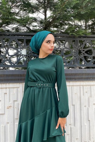 Altı Fırfır Detaylı Kemerli Elbise Zümrüt
