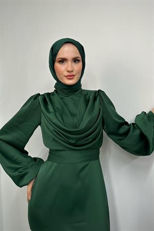 Amber Drape Detay Saten Abiye Zümrüt