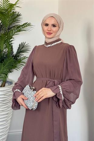Anna Boynu ve Kolu Baget Taş İşlemeli Abiye Kahverengi