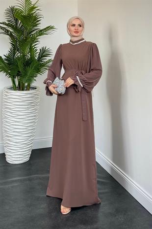 Anna Boynu ve Kolu Baget Taş İşlemeli Abiye Kahverengi