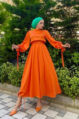 Balon Kol Kemerli Saten Elbise Turuncu