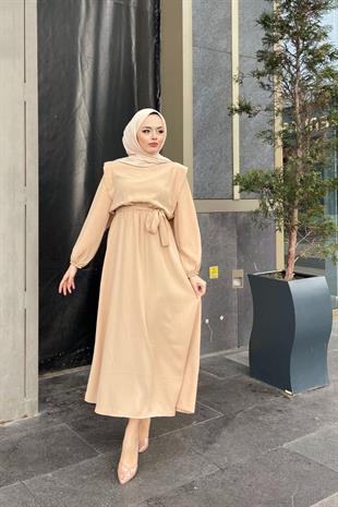 Beli Lastikli Omzu Dökümlü Elbise Camel