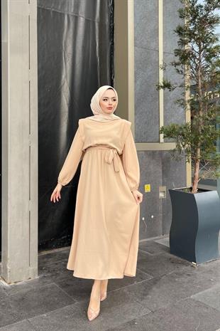 Beli Lastikli Omzu Dökümlü Elbise Camel