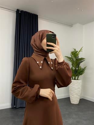 Carey Scuba Yakası Taşlı Elbise Kahverengi