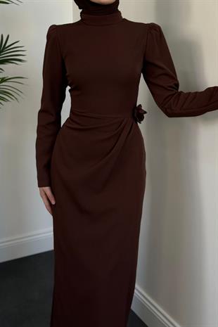 Catalina Yanı Güllü Elbise Kahverengi
