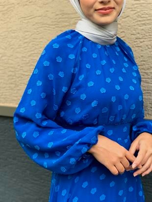 Çiçel İşlemeli Beli Kemerli Elbise Saks