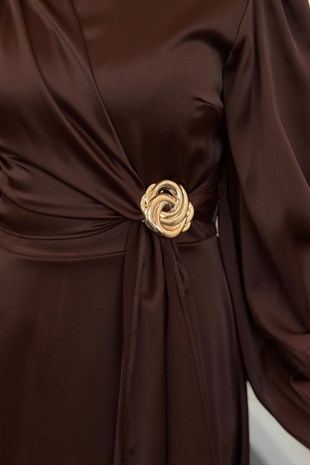 Crimson Rose Yandan Tokalı Saten Abiye Koyu Kahverengi