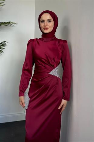 Dianora Yanı Üçgen Taşlı Saten Abiye Bordo