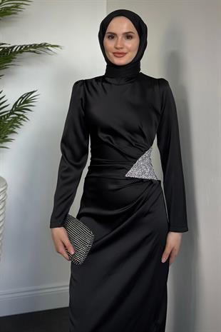 Dianora Yanı Üçgen Taşlı Saten Abiye Siyah