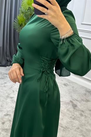 Elenor Belden Bağlamalı Saten Tesettür Elbise Zümrüt