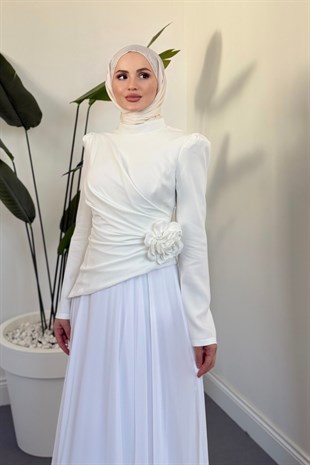 Elyra Yandan Seyyar Tokalı Asimetrik Kesim Abiye Beyaz