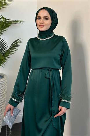 Farzeen Boynu Taşlı Saten Abiye Zümrüt