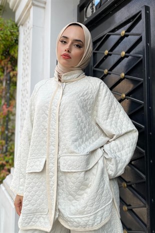 Kapitoneli Önden Cepli Pantolonlu Takım Ekru