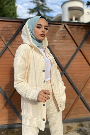 Kapitoneli Önden Çıtçıtlı Pantolonlu Takım Ekru