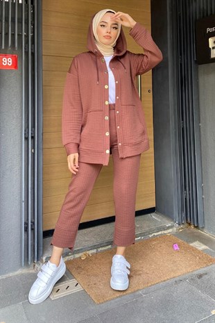 Kapitoneli Önden Çıtçıtlı Pantolonlu Takım Kahverengi