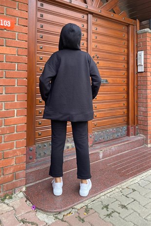 Kapitoneli Önden Çıtçıtlı Pantolonlu Takım Siyah
