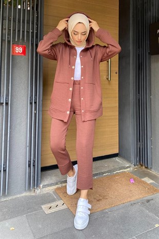 Kapitoneli Önden Çıtçıtlı Pantolonlu Takım Kahverengi