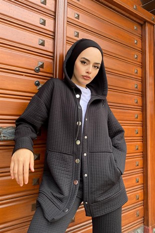 Kapitoneli Önden Çıtçıtlı Pantolonlu Takım Siyah