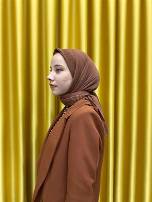 Kendinden Piliseli Eşarp