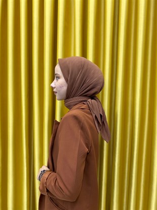 Kendinden Piliseli Eşarp