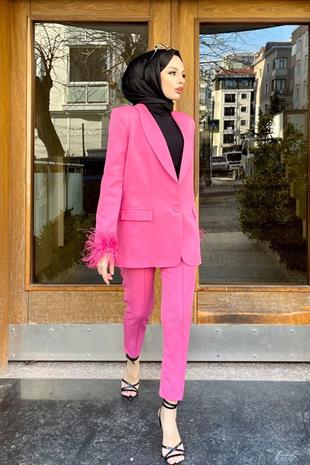 Kolları Tüylü Ceketli Pantolonlu Takım Pembe