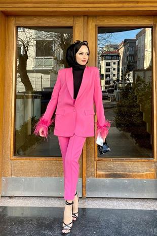 Kolları Tüylü Ceketli Pantolonlu Takım Pembe