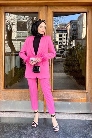 Kolları Tüylü Ceketli Pantolonlu Takım Pembe