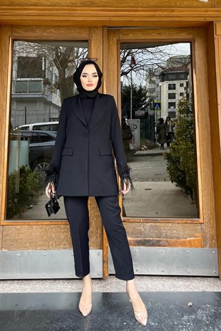 Kolları Tüylü Ceketli Pantolonlu Takım Siyah