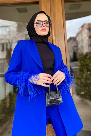 Kolları Tüylü Ceketli Pantolonlu Takım Saks