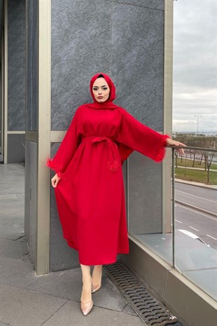 Kolları Tüylü Kuşaklı Elbise Kırmızı