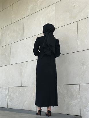 Kollları Lastikli Zincir Kemerli Bürümcük Elbise Siyah