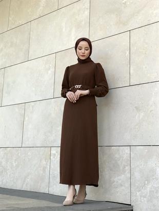 Kollları Lastikli Zincir Kemerli Bürümcük Elbise Kahverengi