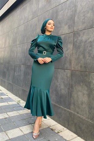 Kolu Büzgülü Kemerli Saten Abiye Zümrüt