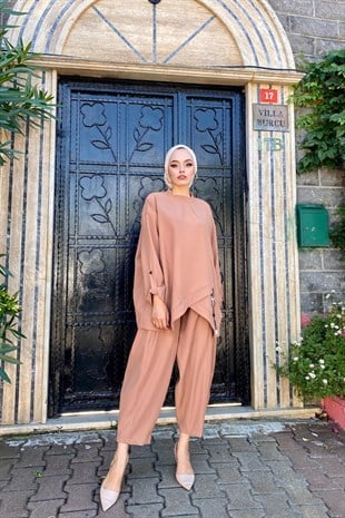 Kolu Düğmeli Pantolonlu Takım Camel