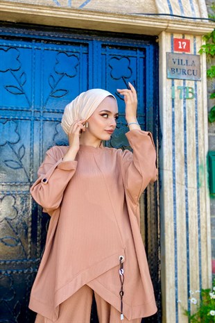 Kolu Düğmeli Pantolonlu Takım Camel