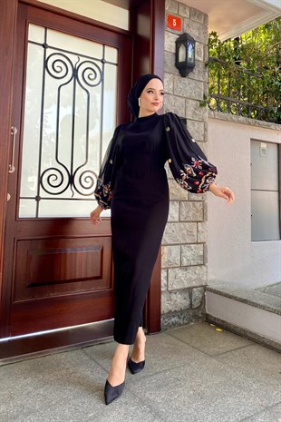 Kolu İşlemeli Balon Kol Elbise Siyah