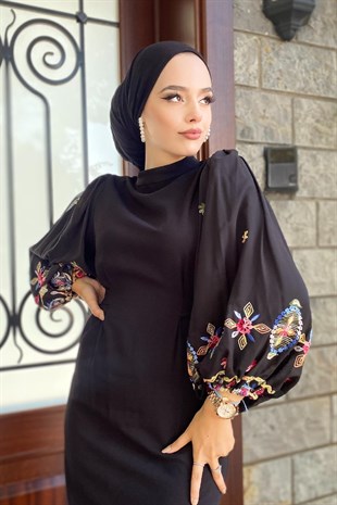 Kolu İşlemeli Balon Kol Elbise Siyah